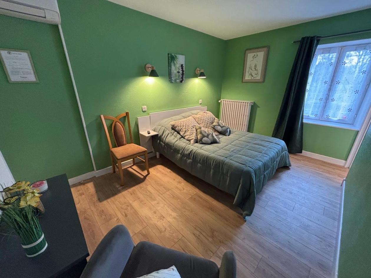 Auberge De La Normandie Junhac Εξωτερικό φωτογραφία